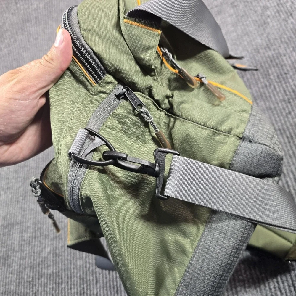 L.L. Bean Green Ripstop Duffle Bag Soft Case Adjustable Straps Men Travel Gym